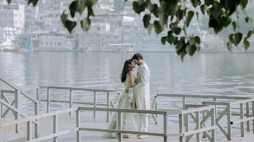 Ambrai Ghat – City Palace in the Background Ambrai Ghat – City Palace in the Background